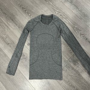Lululemon Swiftly long sleeve size 2 grey
